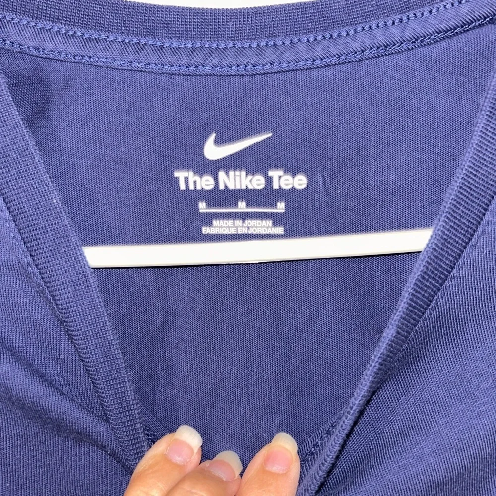 Nike Case Property Basketball Hoops Cartoon T-Shirt Medium